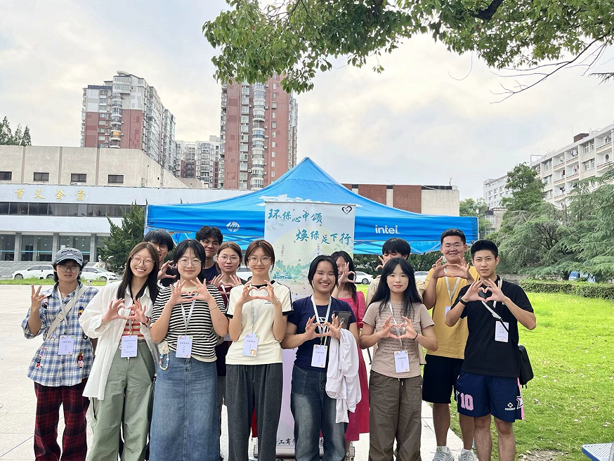 中南財經(jīng)政法大學工商管理學院志愿者協(xié)會開展綠動中南大活動(圖1)